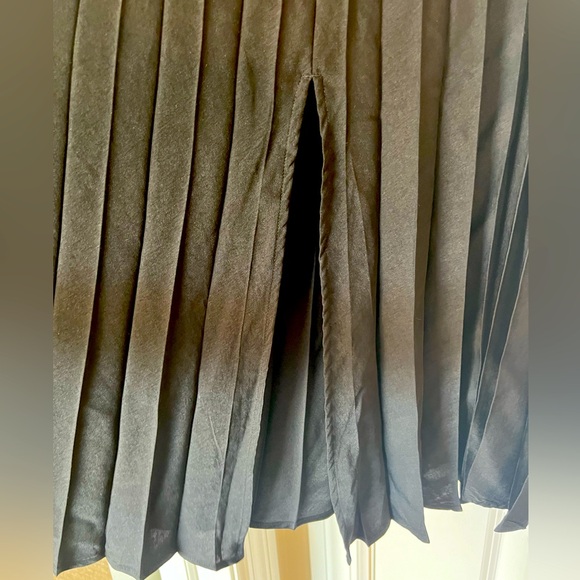 NEW Banana republic pleated midi skirt w slit - Picture 2 of 5